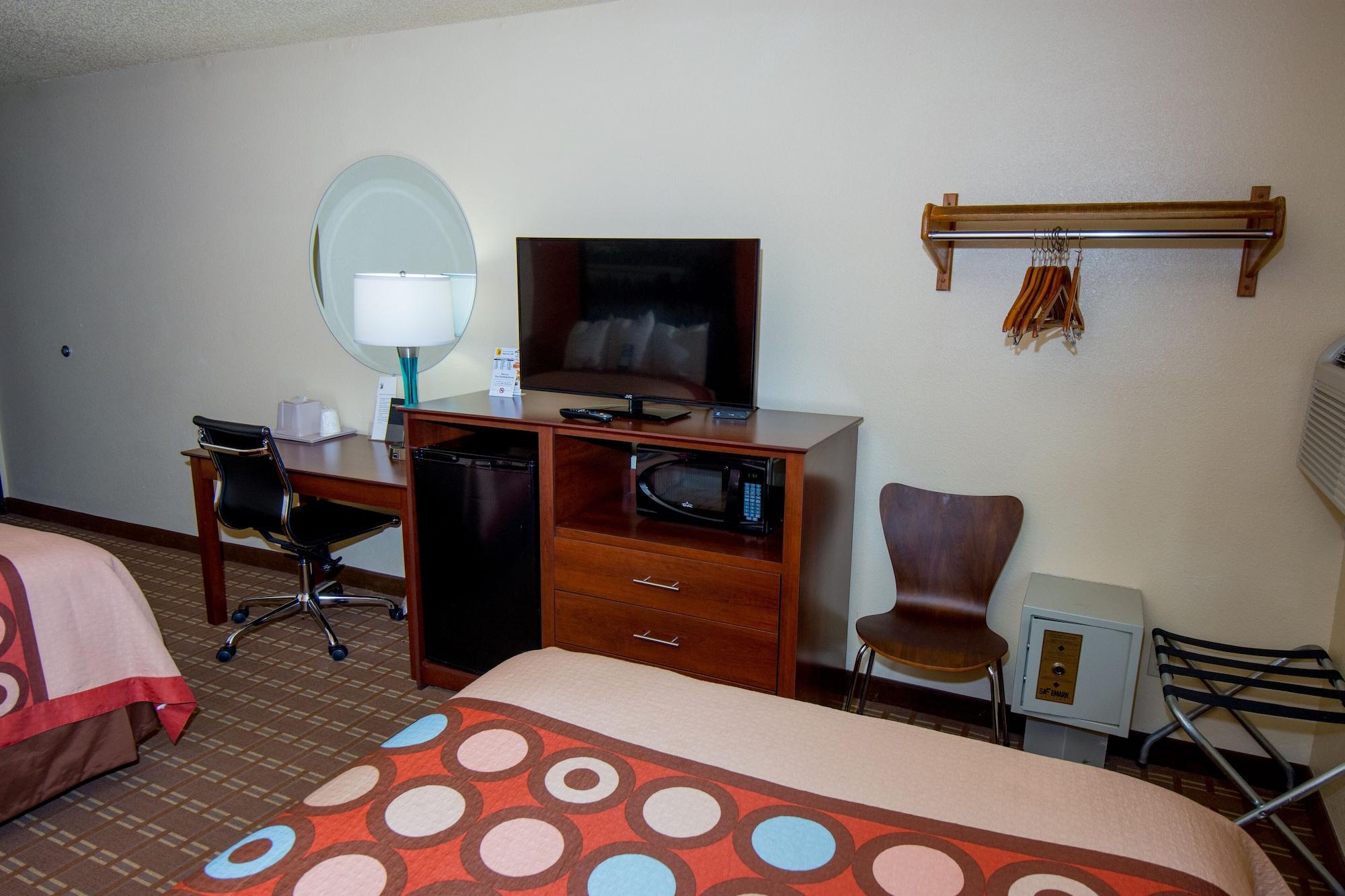 Super 8 By Wyndham Altoona Hotel Bagian luar foto