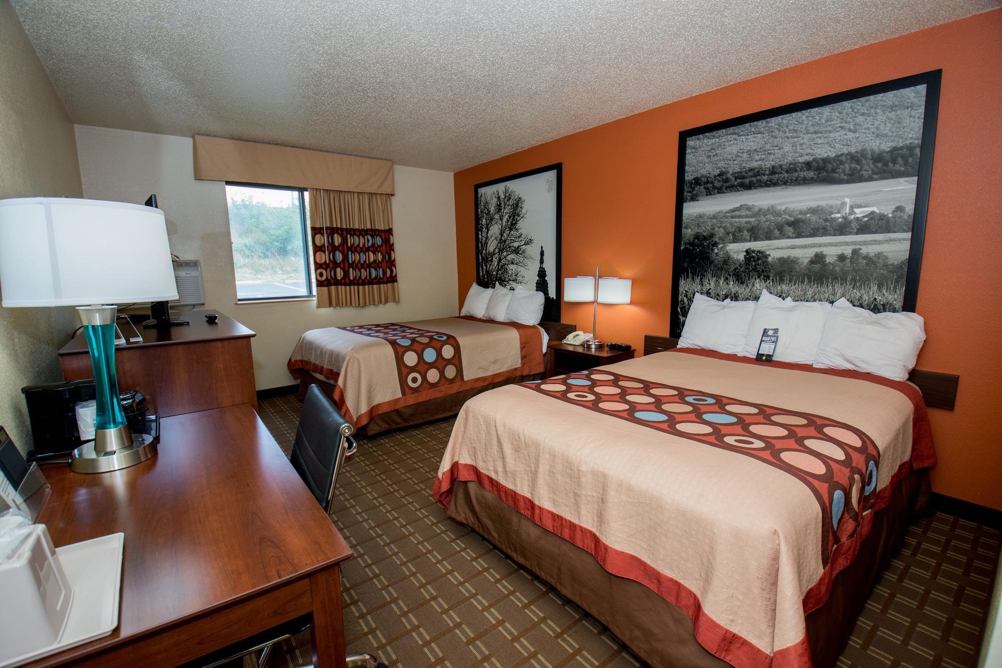 Super 8 By Wyndham Altoona Hotel Bagian luar foto
