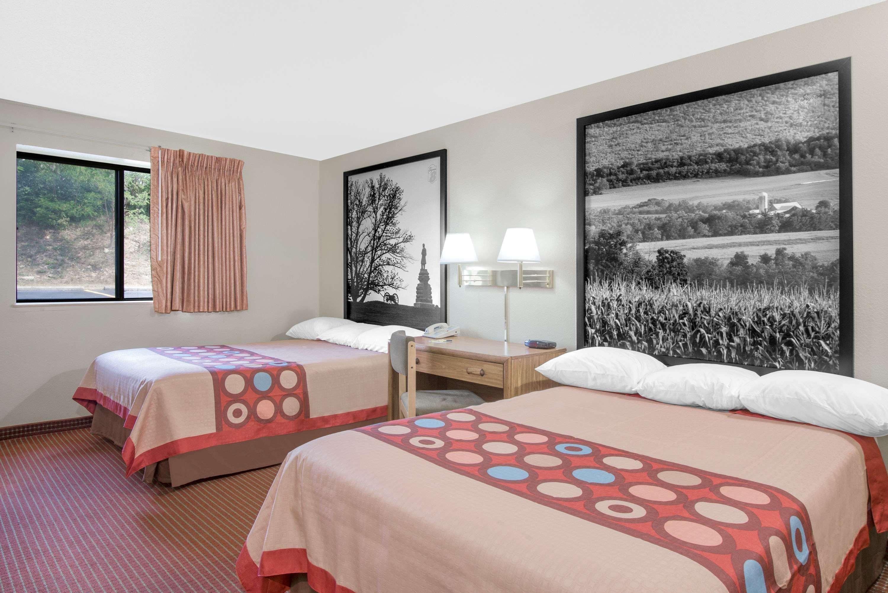Super 8 By Wyndham Altoona Hotel Bagian luar foto