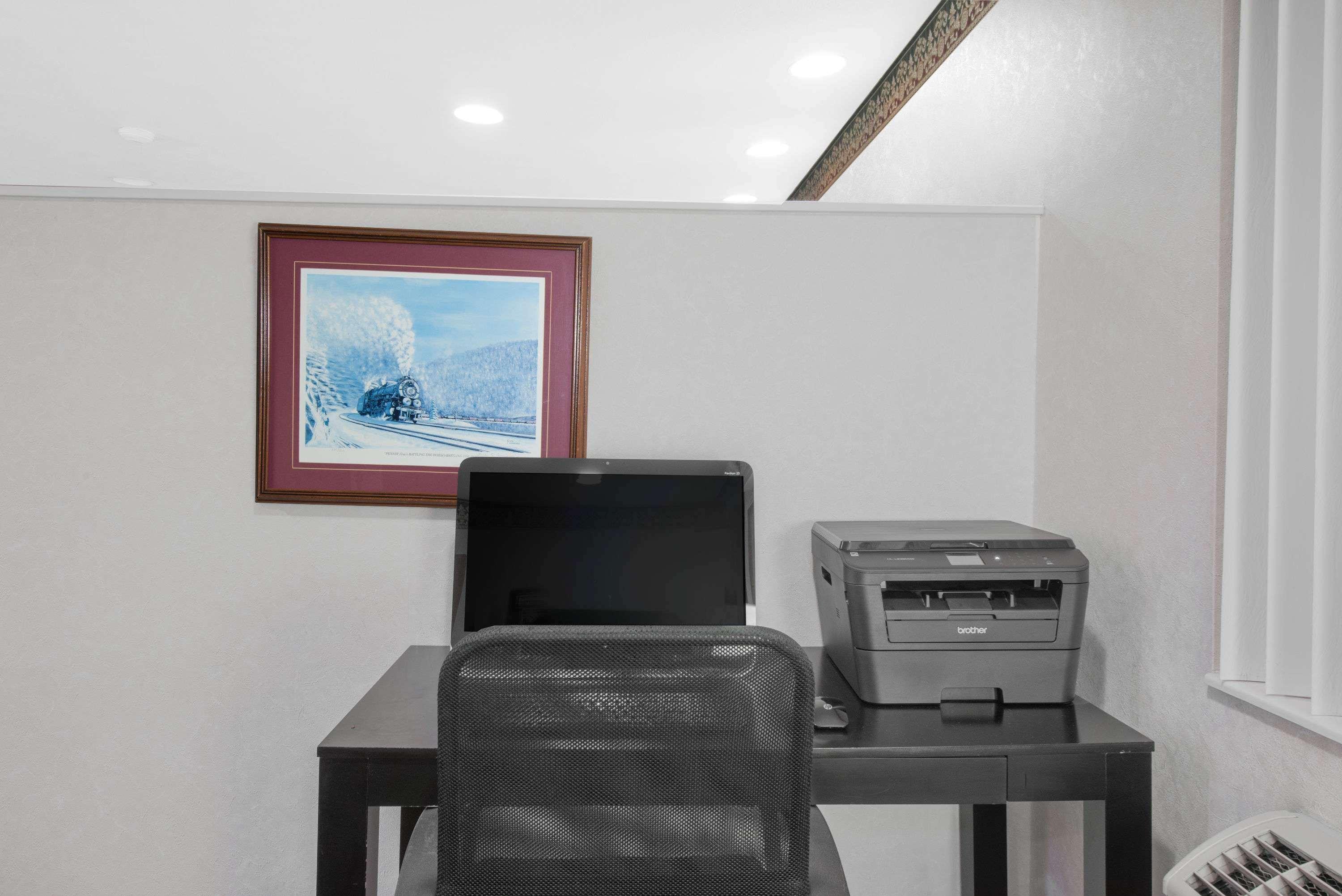 Super 8 By Wyndham Altoona Hotel Bagian luar foto