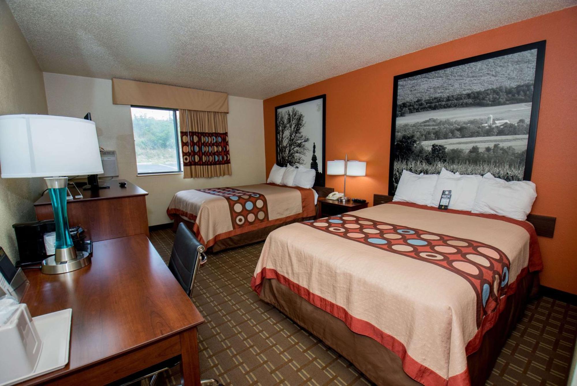 Super 8 By Wyndham Altoona Hotel Bagian luar foto