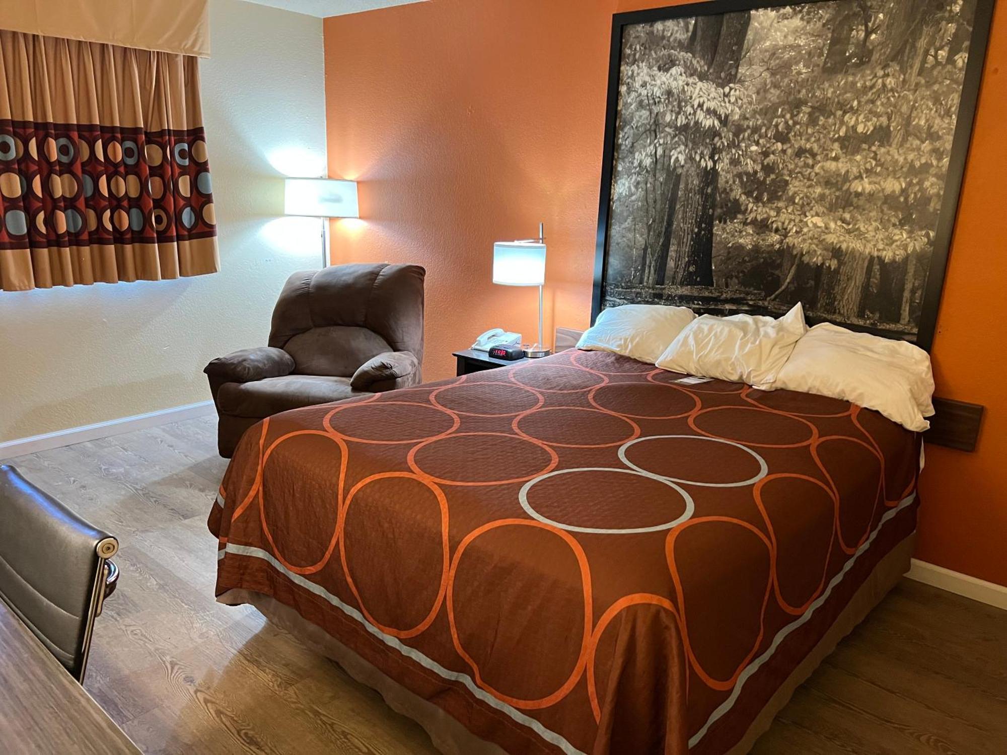 Super 8 By Wyndham Altoona Hotel Bagian luar foto