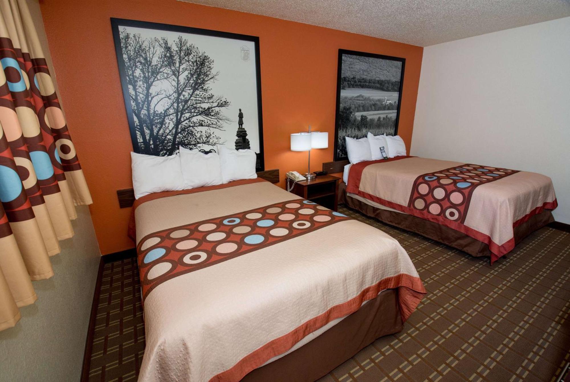 Super 8 By Wyndham Altoona Hotel Bagian luar foto